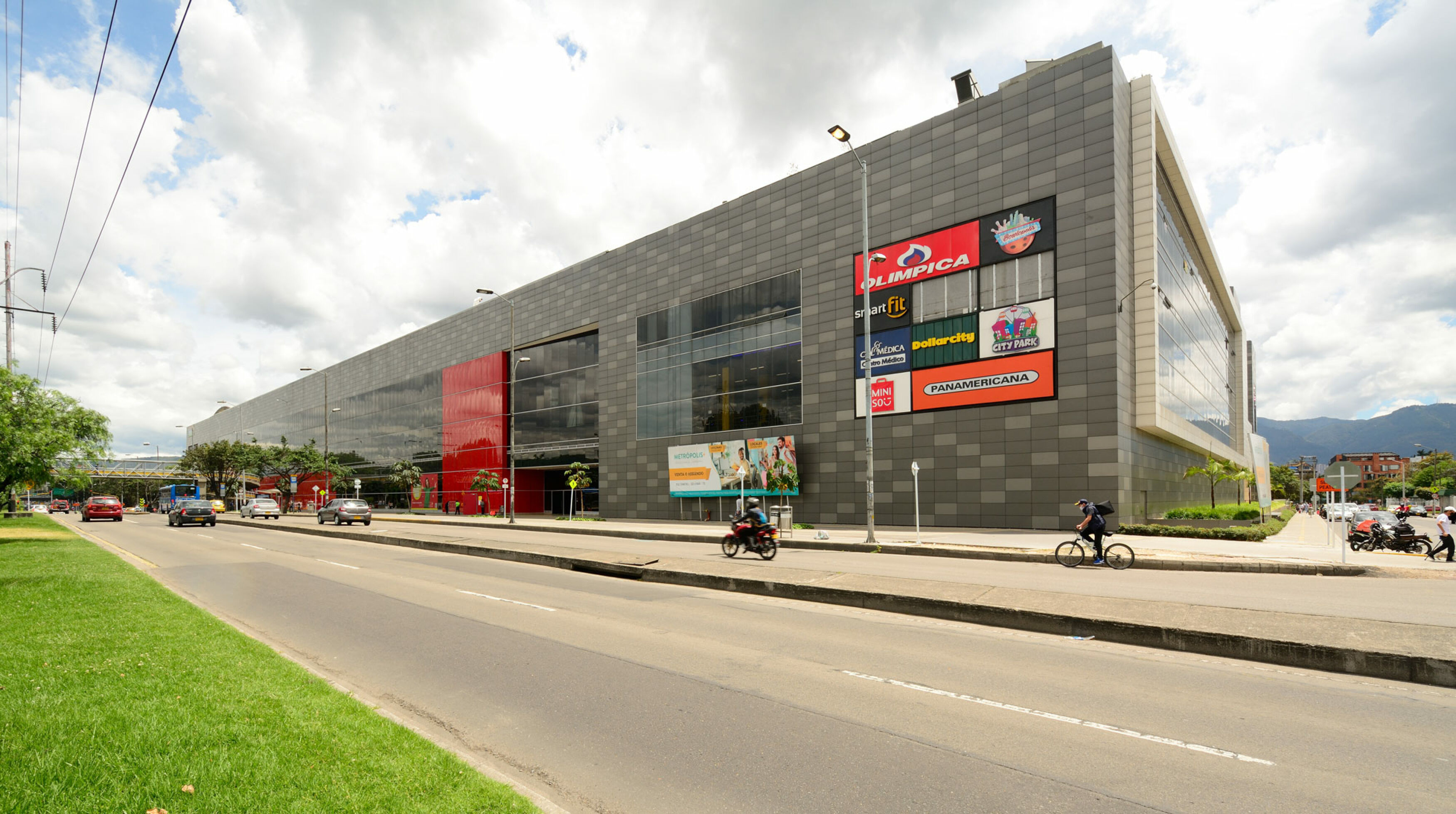 Metropolis Shopping Center